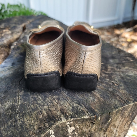 Stuart Weitzman Moccasins Size 9 Made in Spain Gold Leather Loafers Shoes - Picture 5 of 7